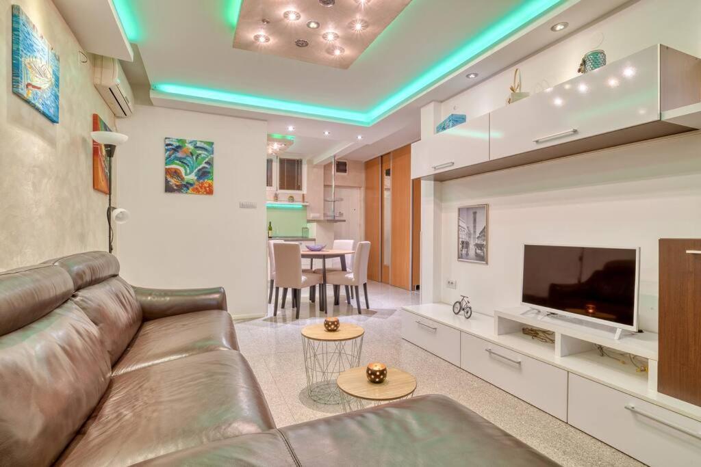 Cozy Nest Apartment- Central And Seaboard With Elevator Kotor Exterior photo